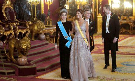 Elegancia y lujo en la noche de gala en el Palacio Real